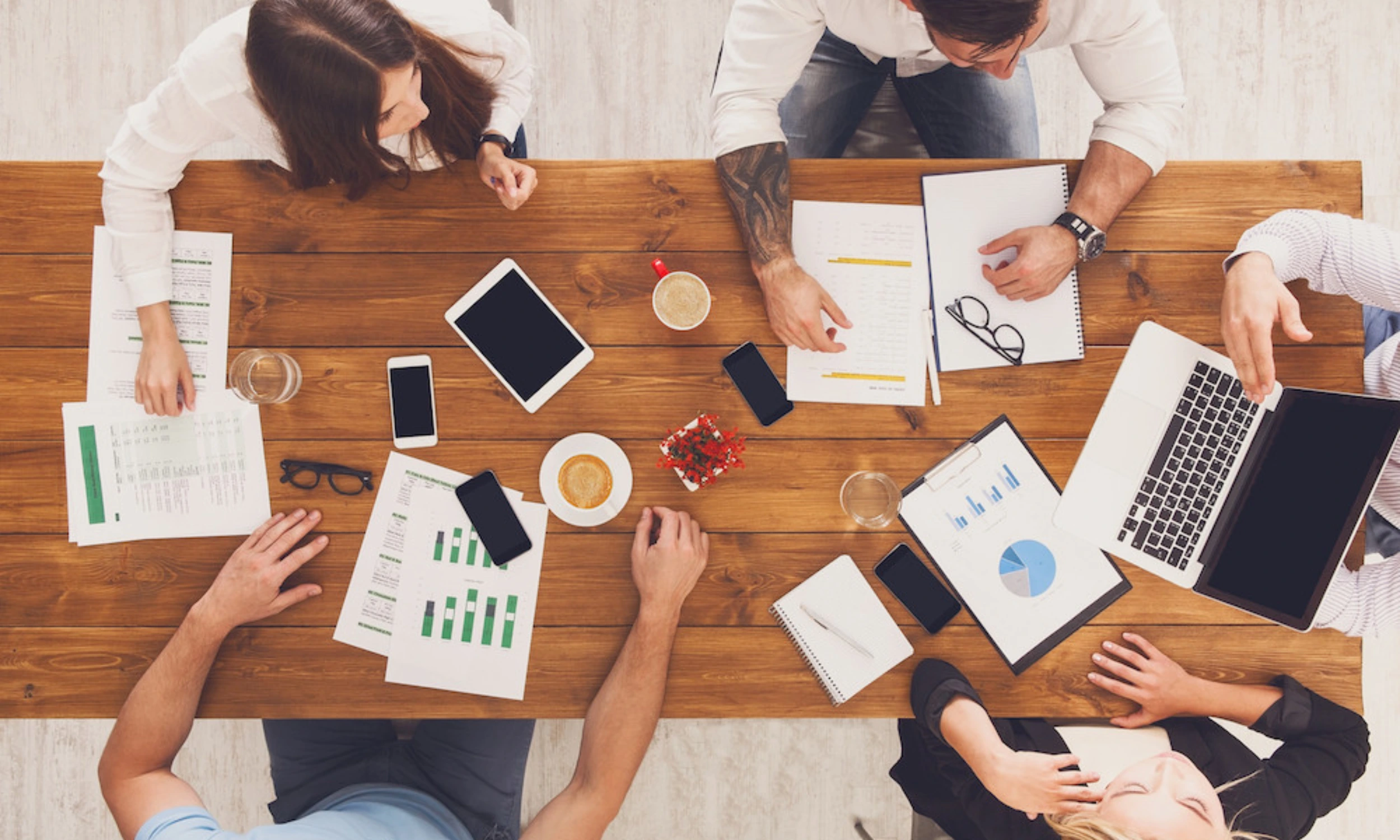 Marketing Agency vs Freelancer UK: The Real Difference